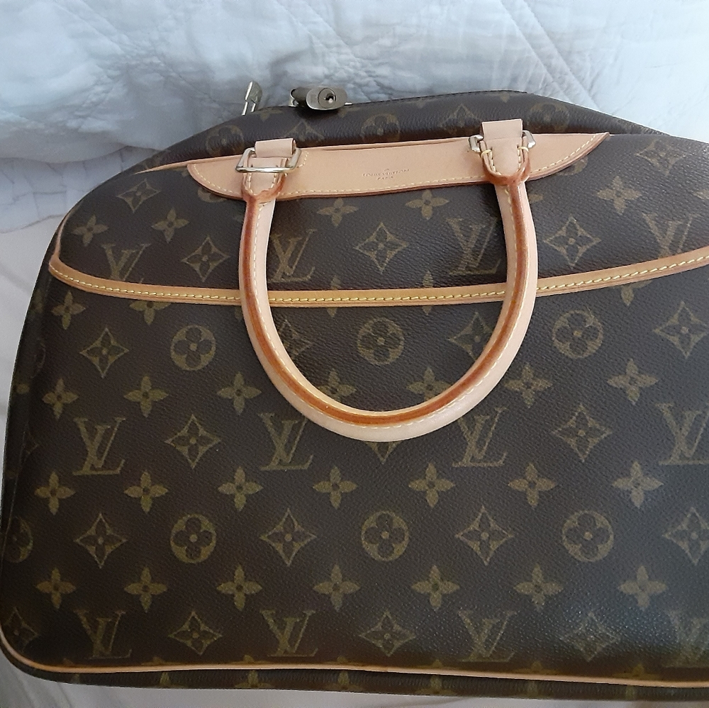 Louis Vuitton handbag / Classic monogram